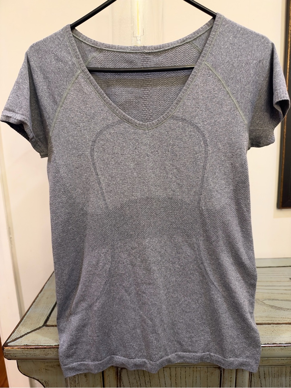 lululemon athletica Heather Gray V-Neck Short Sleeve Tee
